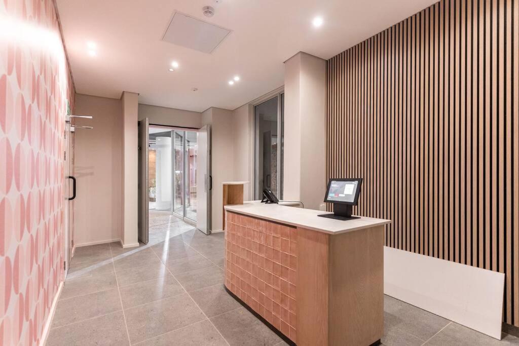 Apartment The Rose 107: Modern Corner Unit With Balcony ~ Cape Town