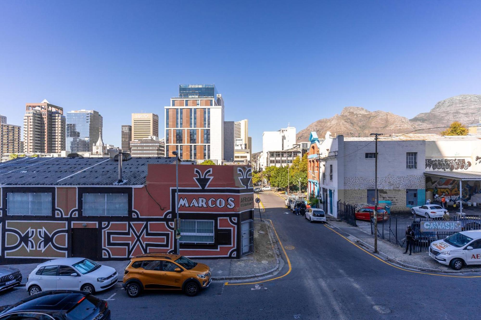 The Rose 107: Modern Corner Unit With Balcony ~ * Cape Town