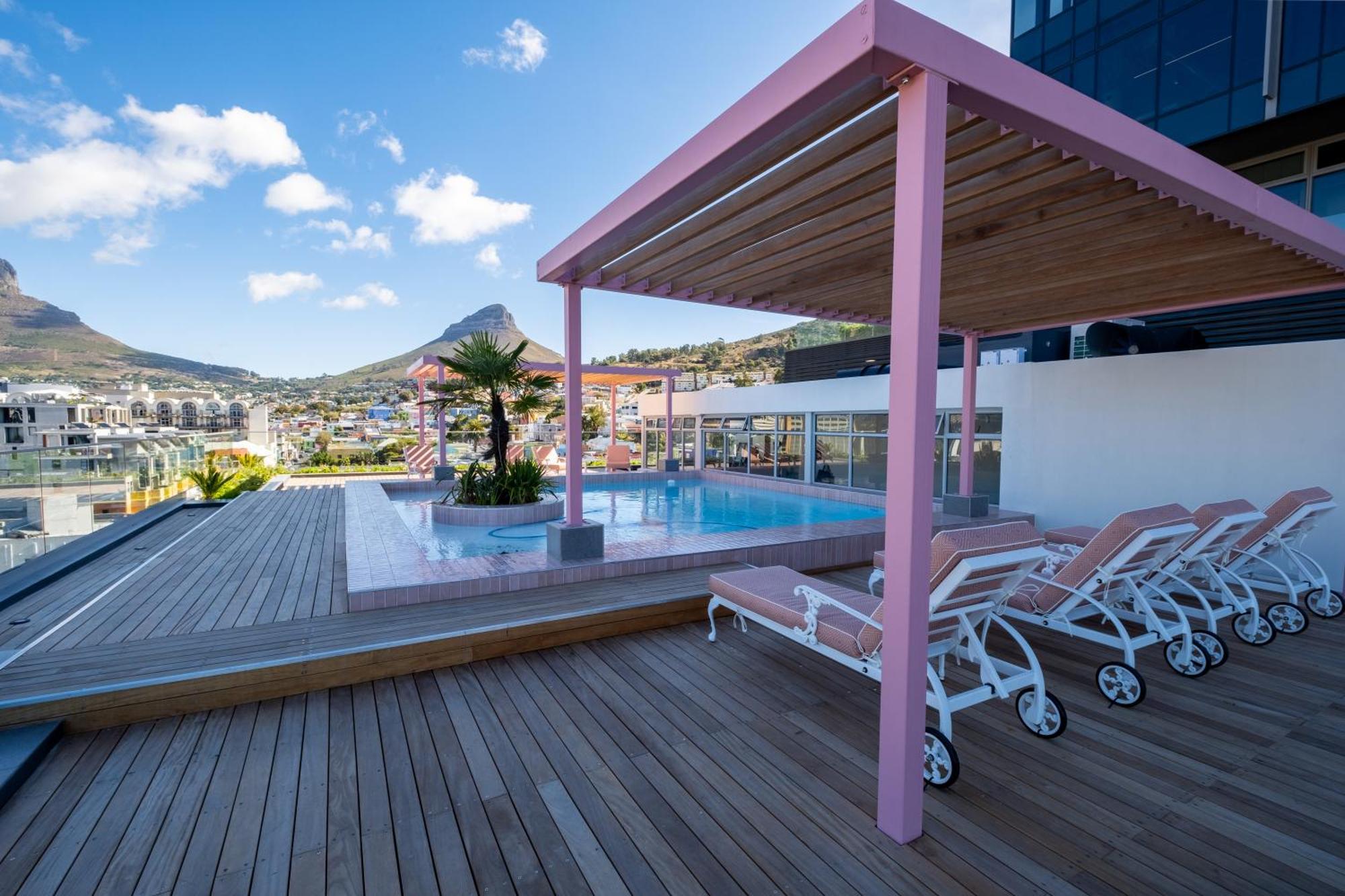 The Rose 107: Modern Corner Unit With Balcony ~ * Cape Town